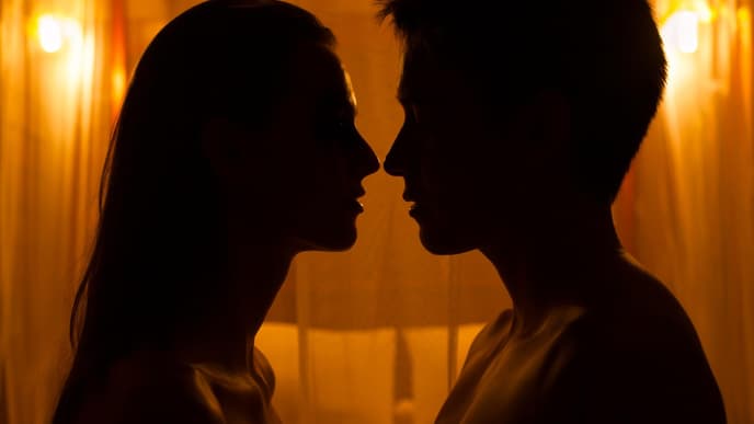 Französischer Sex Paar schaut sich intensiv an