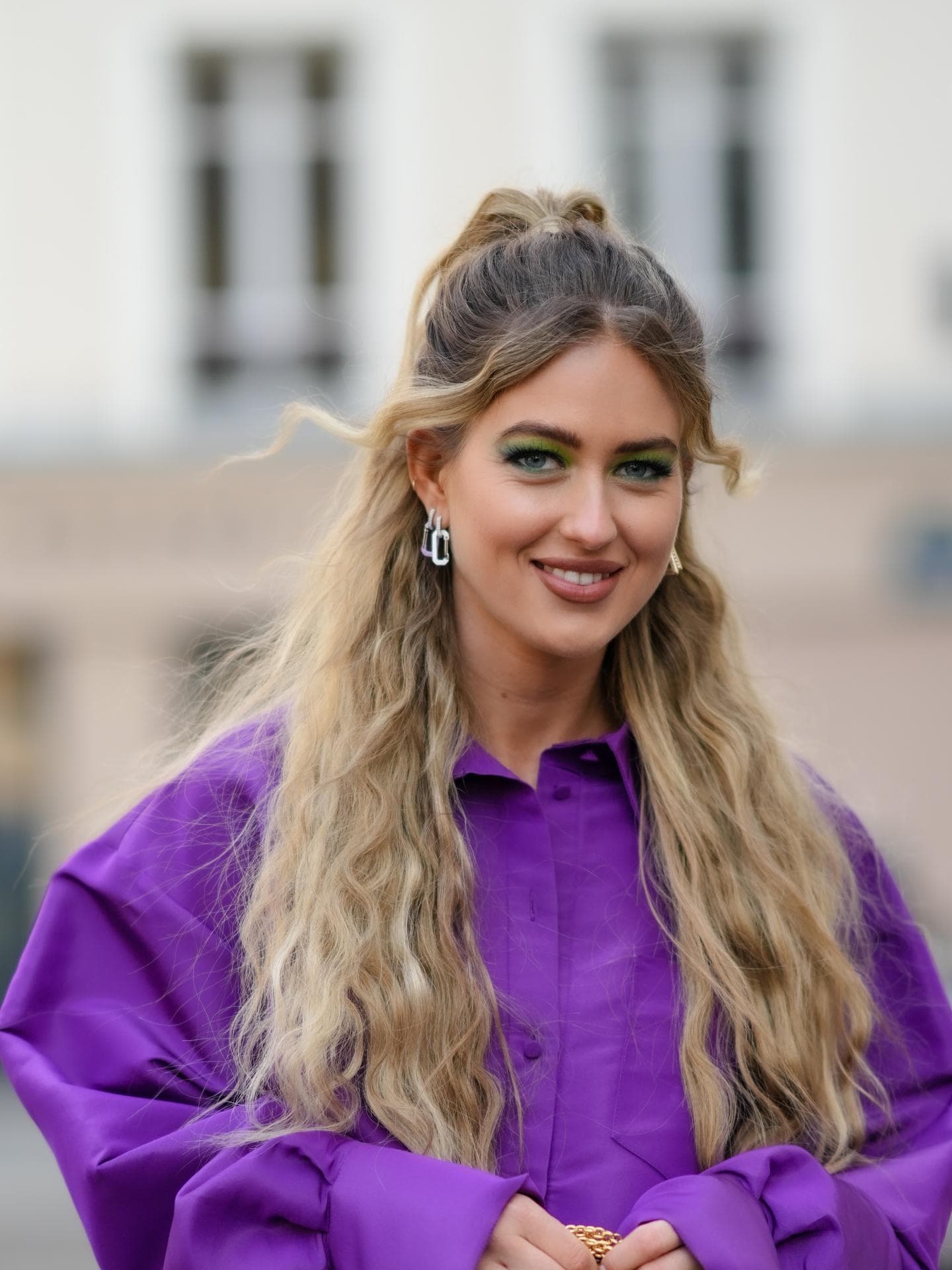 Frisuren für lange Gesichter Emili Sindlev mit Beach Waves