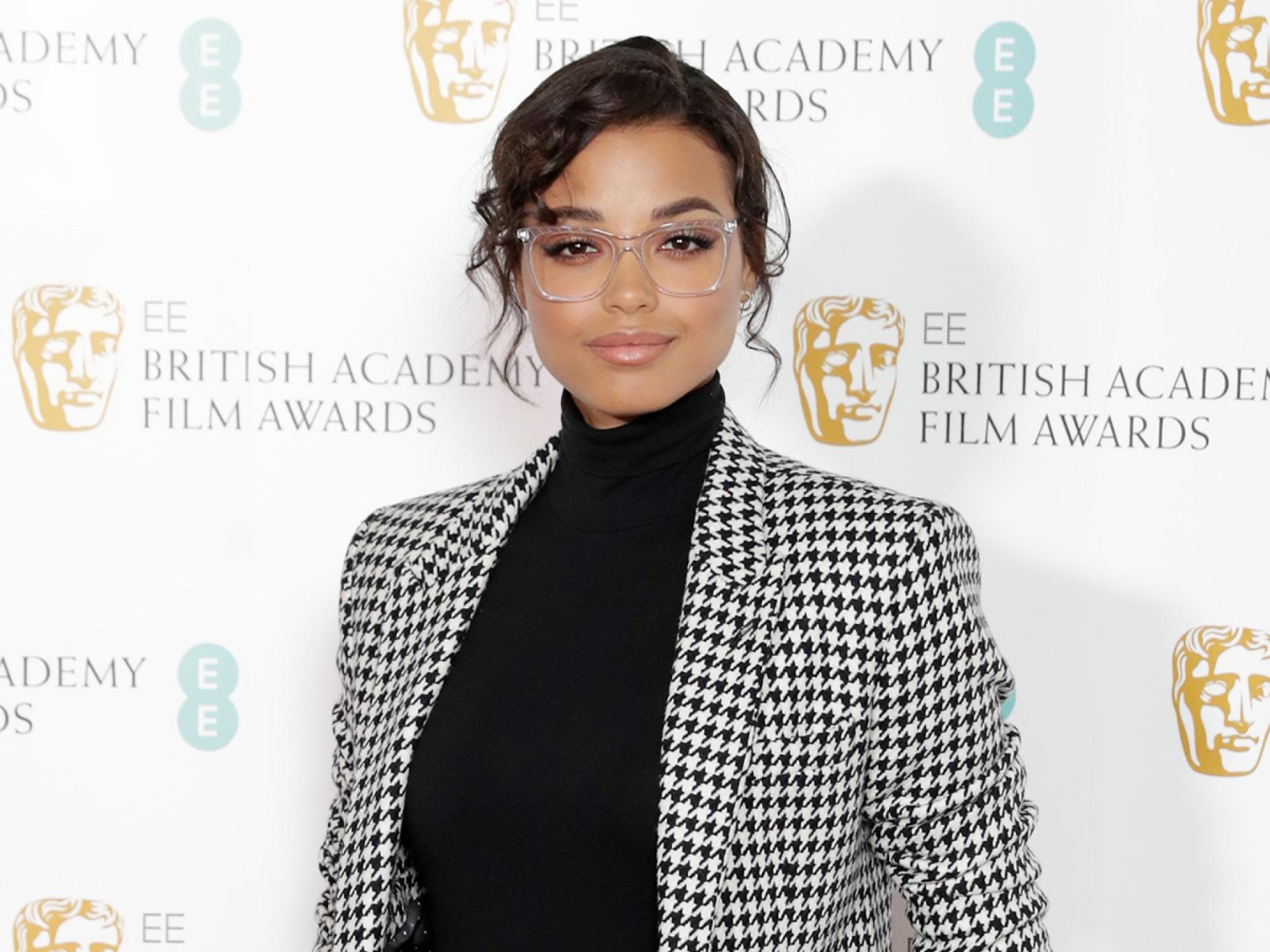 Ella Balinska mit Brille Ella Balinska mit Brille