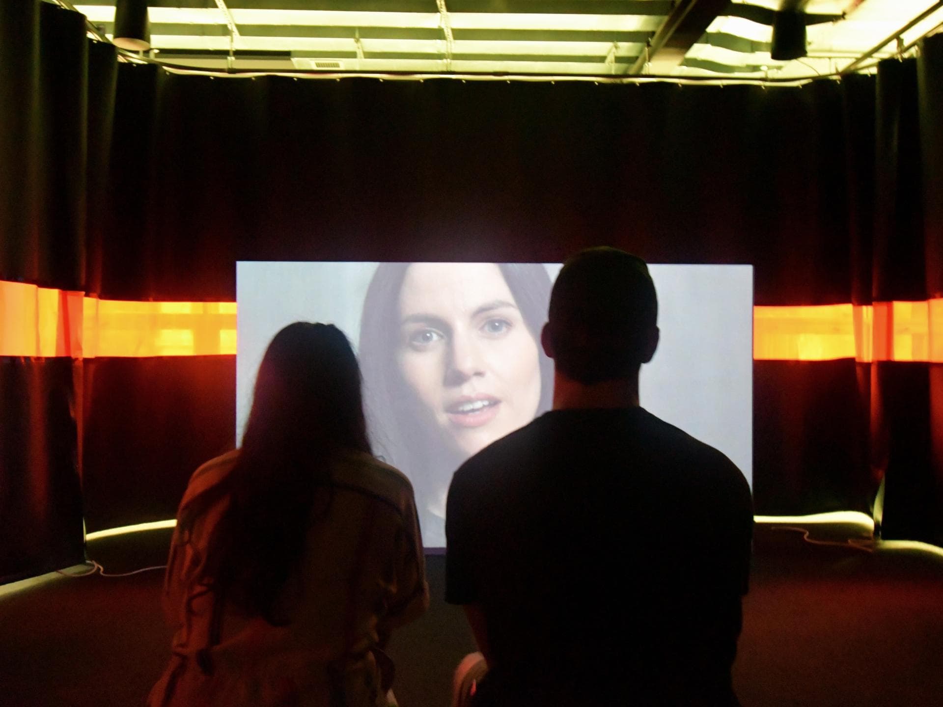 Pornos für Paare Paar schaut Film