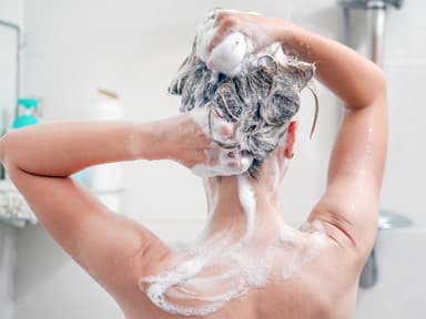 Wie oft Haare waschen: So oft in der Woche ist es gesund, die Mähne zu shampoonieren Haare waschen