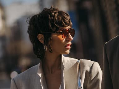 Pixie Cut Frau mit Pixie